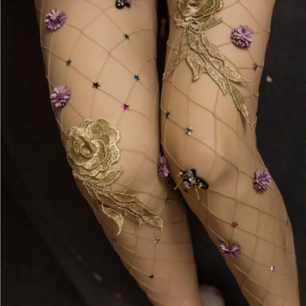 Elegant Floral Embellished Tights - Picture 4 of 6